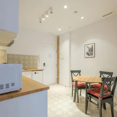Modern Apartment Close To City Centre-3
