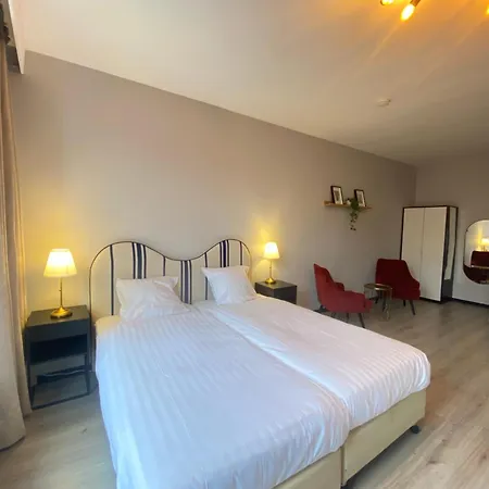 Hotel Bridges House Delft-3