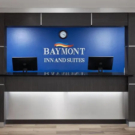 Baymont By Wyndham Green Bay-2