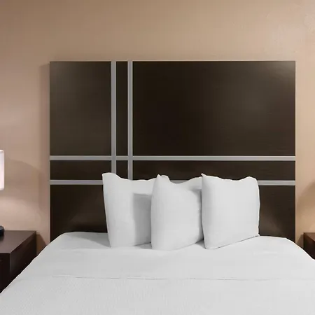 Baymont By Wyndham Green Bay-3