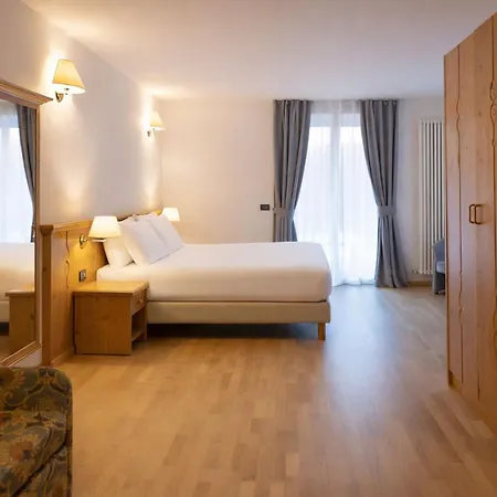 Golf Hotel-3