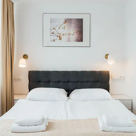 Hotel Logos-2