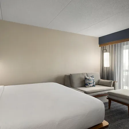 Courtyard By Marriott Kokomo-3