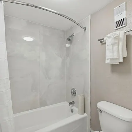 Ramada By Wyndham Temple Terrace/Tampa North-2