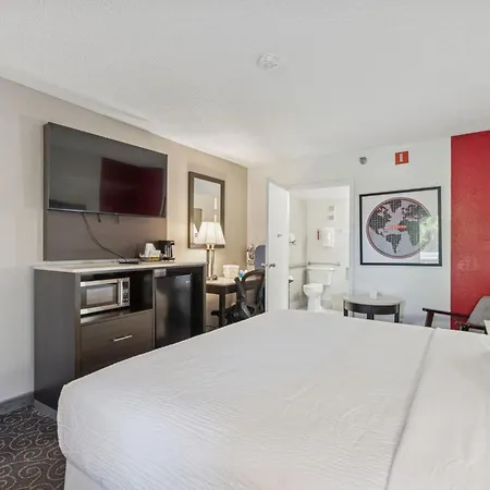 Ramada By Wyndham Temple Terrace/Tampa North-3