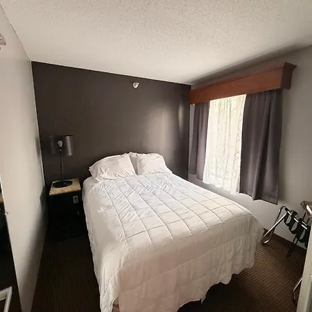 River Hills Hotel- Mankato-2