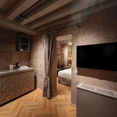Hotel Antiche Figure-2