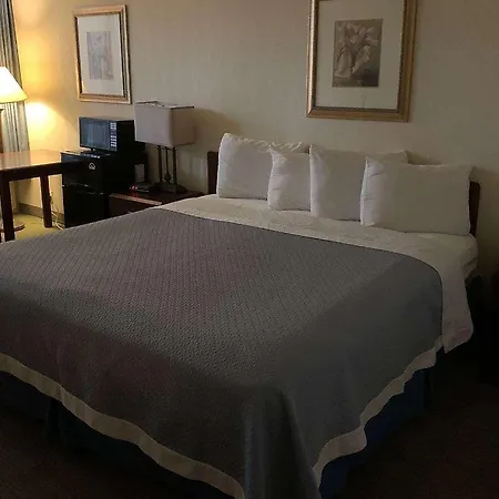 Travelodge By Wyndham Gaylord-3