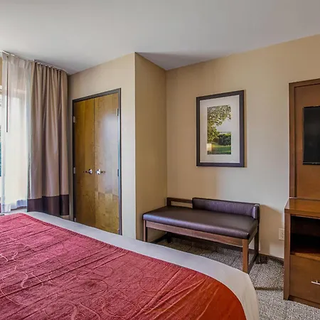 Comfort Suites Fishkill Near Interstate 84-3