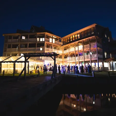 The Burrus House Inn Waterfront Suites-3