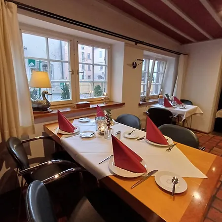 Hotel Schiefes Haus-2