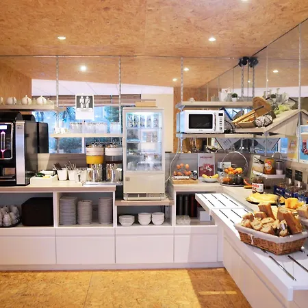 Brit Hotel Le Surcouf-3