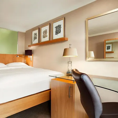 Hilton Birmingham Metropole Hotel-3