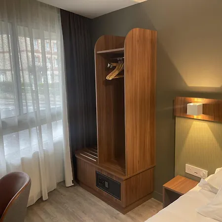 Best Western Hotel Le Crystal Dinard-2