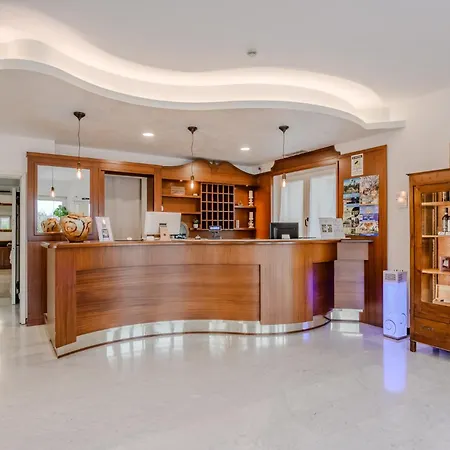 Hotel Nuova Barcaccia-3