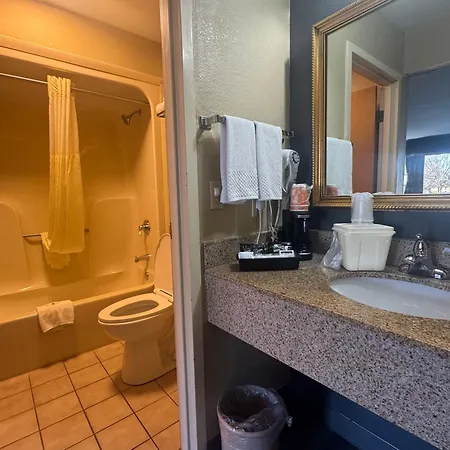 Quality Inn Kenly I-95-3