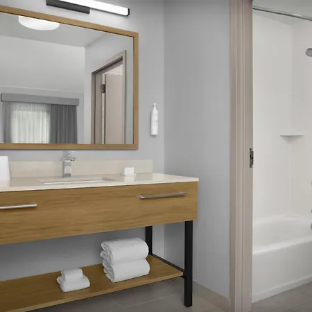 Hampton Inn & Suites Phoenix Glendale-Westgate-2