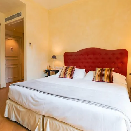 Siri Hotel-3