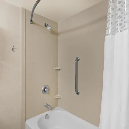 Hampton Inn & Suites Oakland Airport-Alameda-2
