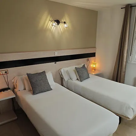 Hostal Fronton-2
