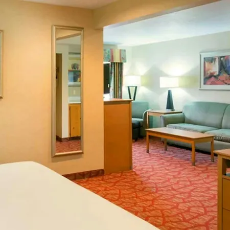 The Lodge At Roseburg-3