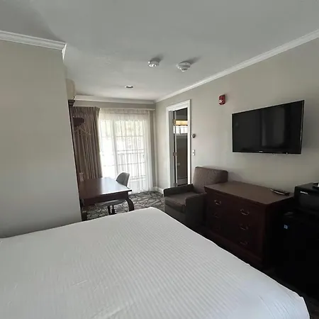 Golden Gables Inn Dazzler Select By Wyndham-3