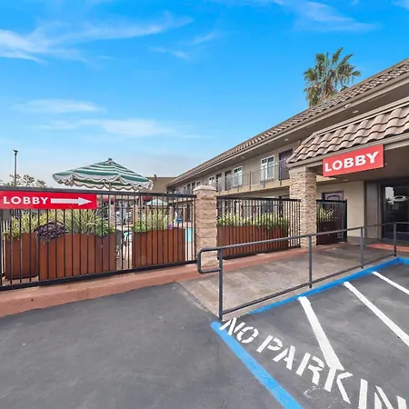 Econo Lodge Inn & Suites Escondido Downtown-2