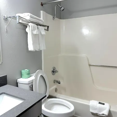 Americas Best Value Inn Fargo-3
