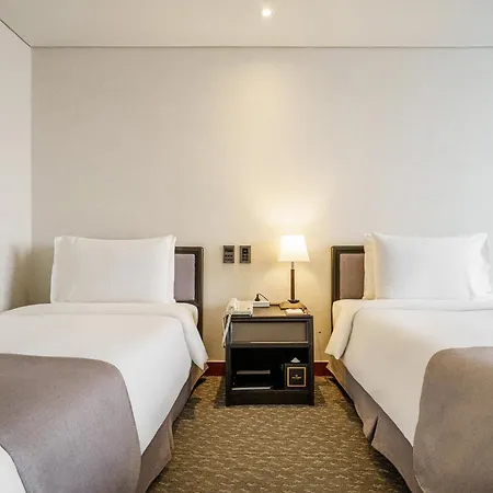 Hotel President-2
