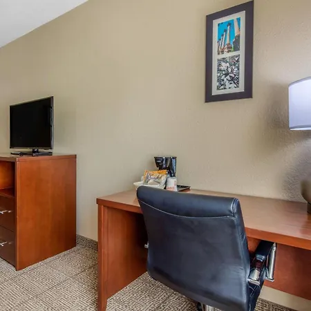 Comfort Inn & Suites Mccomb-2