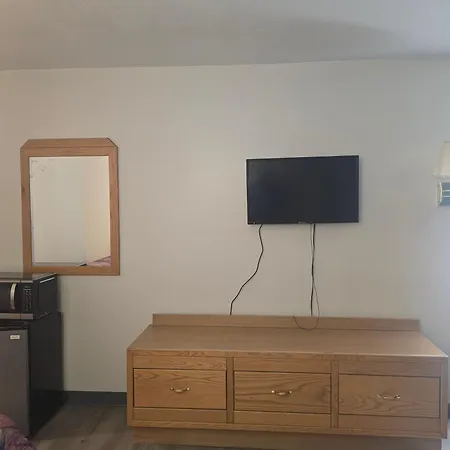Economy Inn & Suites-3