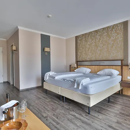 M13 Hotel-2