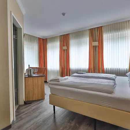 M13 Hotel-3