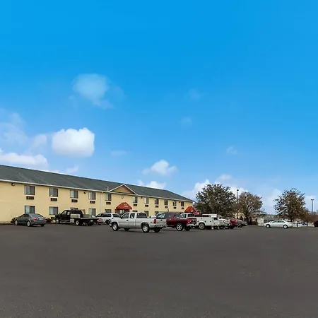 Econo Lodge Inn & Suites Yankton-3