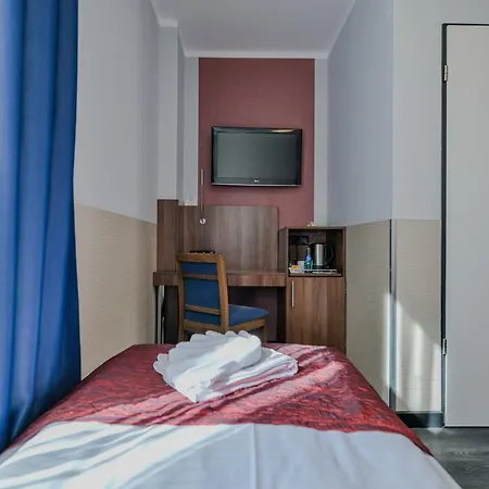 Ramada By Wyndham Frankfurt Central Station-3
