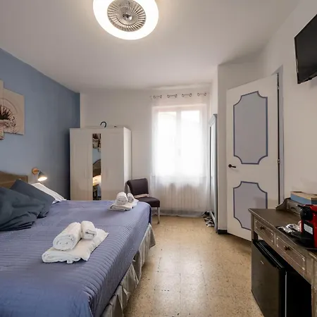 Pippo a Vernazza Rooms-2