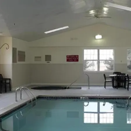 Country Inn & Suites By Radisson, Dundee, Mi-3