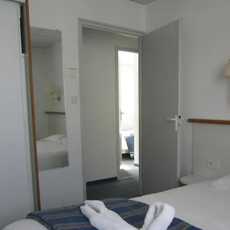 Hotel De La Mer-3