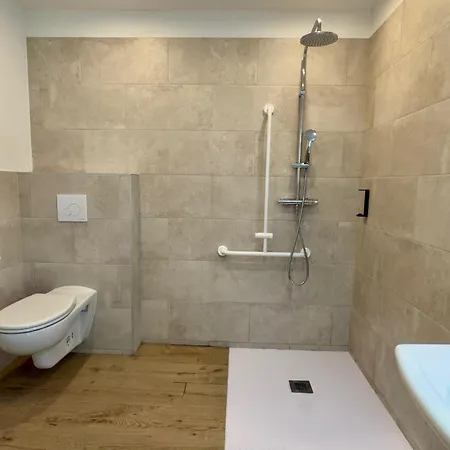 Hotel Les Palmiers En Camargue-3