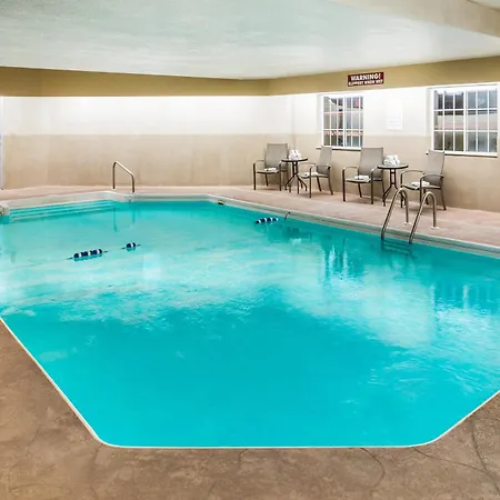 Super 8 By Wyndham Altoona-2