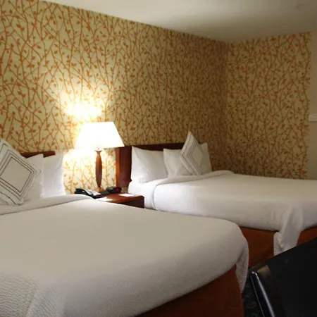 Fairfield Inn & Suites Denton-2