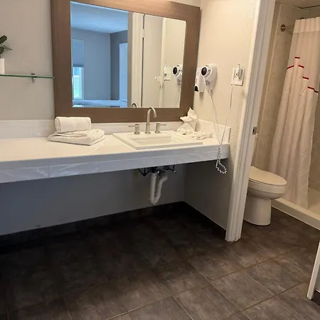 Whalers Inn And Suites-3