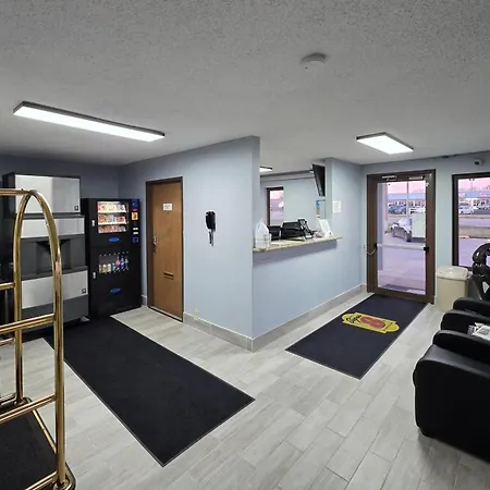Super 8 By Wyndham Emporia-3