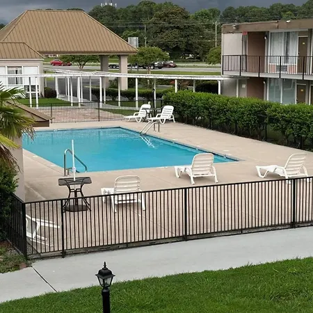 Days Inn By Wyndham Goldsboro-3