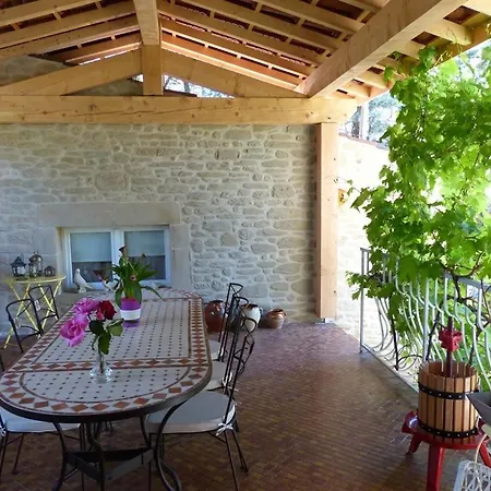 Maison d'Hôtes et Roulotte Le 6 Bis-2