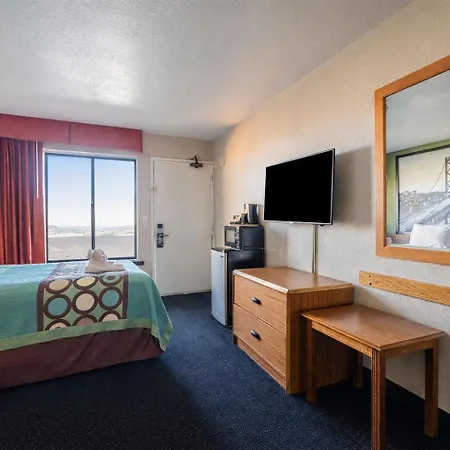 Super 8 By Wyndham Barstow-3