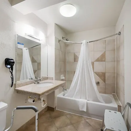Quality Inn & Suites Lufkin-3