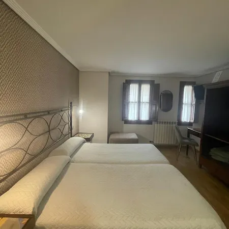 Hostal Rey Pedro I-3