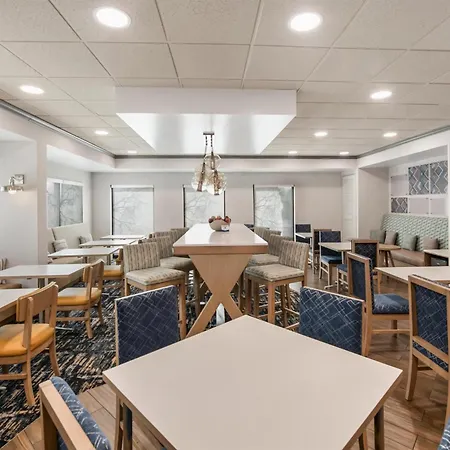Hampton Inn Milledgeville-2