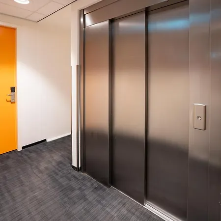 Easyhotel Amsterdam City Centre South-3